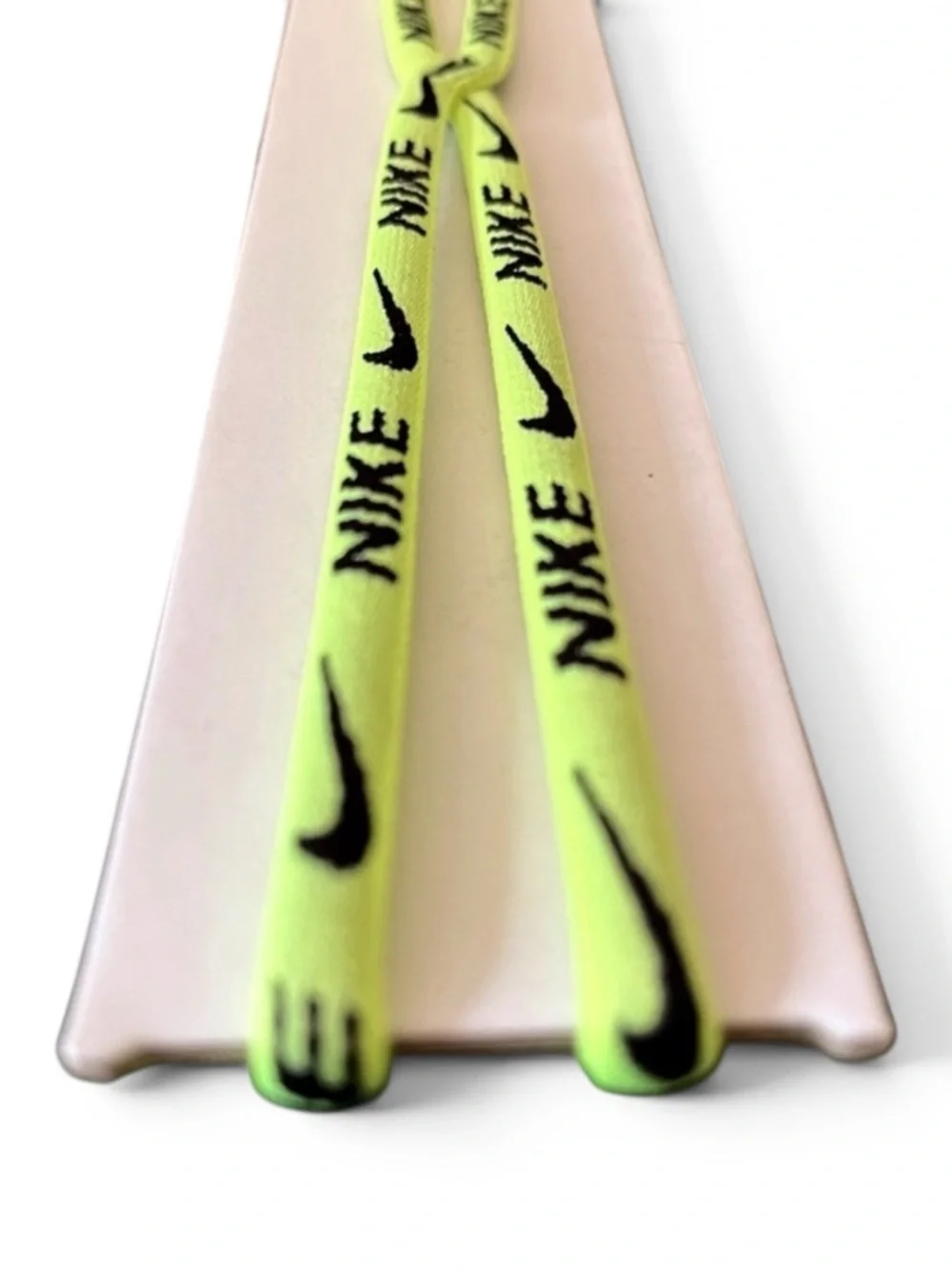 NIKE Women’s Skinny Headband – Neon Volt Script, Stretchy No‑Slip Fit – NWT